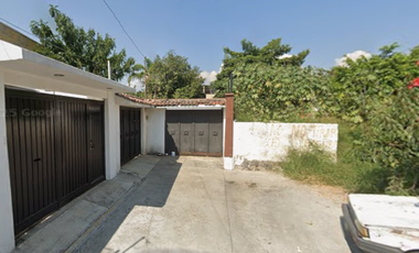 ESTA CASA SE ENCUENTRA EN EXCELENTE ESTADO Y EN OPORTUNIDAD DE  INVERSION, NO SE ACEPTAN CREDITOS,UBICADA EN PRIVADA ACACIAS 13	BUGAMBILIAS	JIUTEPEC	M