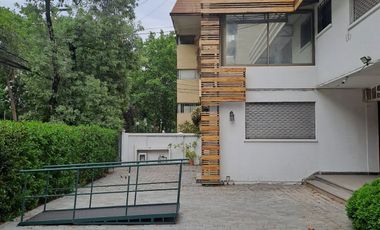 Estupenda Casa Comercial/Oficina, Suecia /C. Antúnez, 9 Privados, 10 Estacionamientos, A Pasos Metro Los Leones