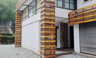 Estupenda Casa Comercial/Oficina, Suecia /C. Antúnez, 9 Privados, 10 Estacionamientos, A Pasos Metro Los Leones