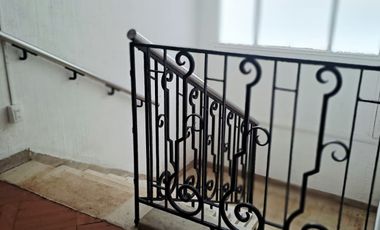 Estupenda Casa Comercial/Oficina, Suecia /C. Antúnez, 9 Privados, 10 Estacionamientos, A Pasos Metro Los Leones