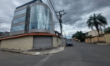 local comercial de arriendo en Cuenca  a 2 cuadras de la Ave. Huaynacapac Sector Cementerio