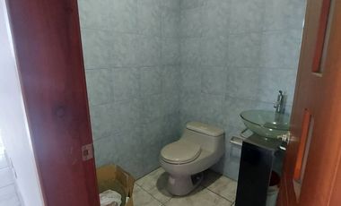 local comercial de arriendo en Cuenca  a 2 cuadras de la Ave. Huaynacapac Sector Cementerio