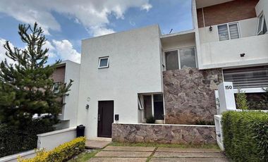 CASA EN RENTA EN ALTOZANO