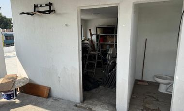 CASA EN RENTA EN ESQUINA COMERCIAL, COL. MODERNA