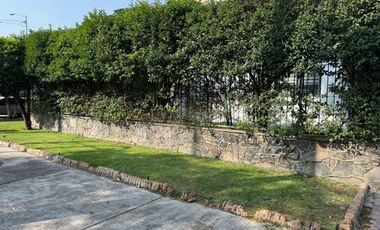 CASA EN RENTA EN ESQUINA COMERCIAL, COL. MODERNA