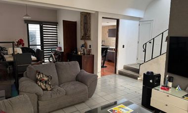 CASA EN RENTA EN ESQUINA COMERCIAL, COL. MODERNA