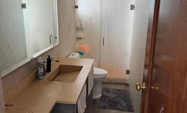 CASA EN RENTA EN ESQUINA COMERCIAL, COL. MODERNA