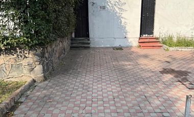 CASA EN RENTA EN ESQUINA COMERCIAL, COL. MODERNA