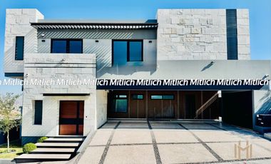 Casa en venta Residencia con alberca Zona Canteras $19,800,000.