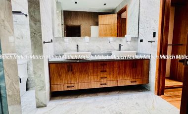 Casa en venta Residencia con alberca Zona Canteras $19,800,000.