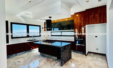 Casa en venta Residencia con alberca Zona Canteras $19,800,000.