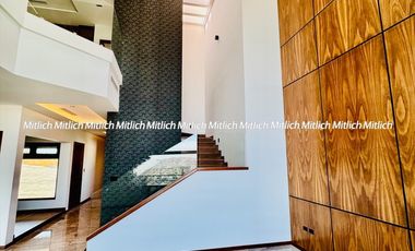 Casa en venta Residencia con alberca Zona Canteras $19,800,000.