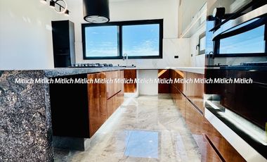 Casa en venta Residencia con alberca Zona Canteras $19,800,000.