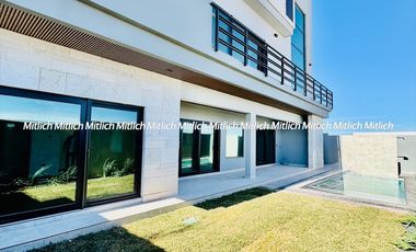 Casa en venta Residencia con alberca Zona Canteras $19,800,000.