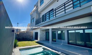 Casa en venta Residencia con alberca Zona Canteras $19,800,000.