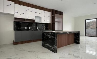 Casa con 231 m² Superficie de Terreno, 4 Recámaras en Venta en Bosques de Santa Anita