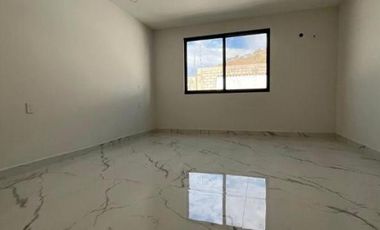 Casa con 231 m² Superficie de Terreno, 4 Recámaras en Venta en Bosques de Santa Anita