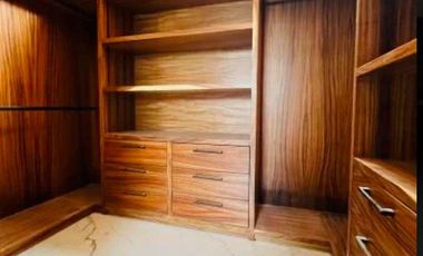 Casa con 231 m² Superficie de Terreno, 4 Recámaras en Venta en Bosques de Santa Anita