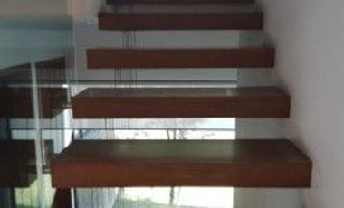 CASA EN RENTA FRACCIONAMIENTO LOS ROBLES 3 RECAMARAS, ESTUDIO Y BAÑO COMPLETO EN PLANTA BAJA, TERRAZA, JARDIN, BODEGA