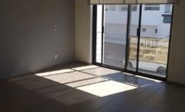 CASA EN RENTA FRACCIONAMIENTO LOS ROBLES 3 RECAMARAS, ESTUDIO Y BAÑO COMPLETO EN PLANTA BAJA, TERRAZA, JARDIN, BODEGA