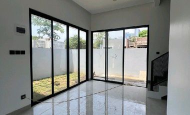 Rumah Modern, lingkungan hijau di cisitu indah Dago Ref.05122