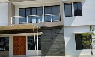 Jual Rumah Cantik Unfurnis Lokasi Strategis Dan Bebas Banjir Di Garut Ada Kolam Renang Private