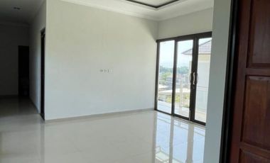 Jual Rumah Cantik Unfurnis Lokasi Strategis Dan Bebas Banjir Di Garut Ada Kolam Renang Private