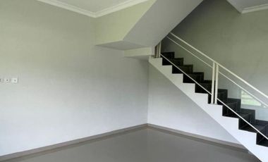 Jual Rumah Cantik Unfurnis Lokasi Strategis Dan Bebas Banjir Di Garut Ada Kolam Renang Private