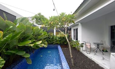 VILLA SIAP HUNI, PRIVATE POOL FULLY FURNISH DEKAT LANUD ADISUCIPTO