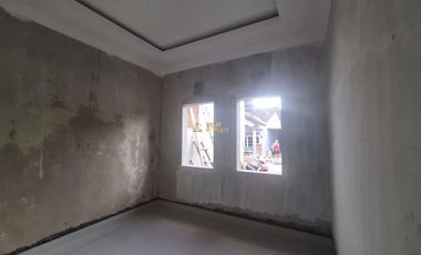 RUMAH SIAP HUNI DENGAN HALAMAN LUAS DEKAT JALAN JOGJA–SOLO