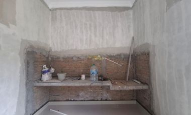 RUMAH SIAP HUNI DENGAN HALAMAN LUAS DEKAT JALAN JOGJA–SOLO