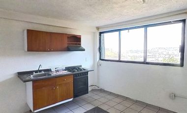 Amplia casa en calle cerrada