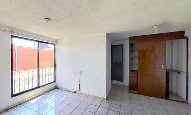 Amplia casa en calle cerrada