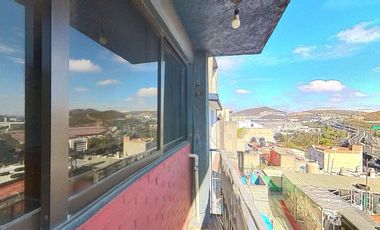 Amplia casa en calle cerrada