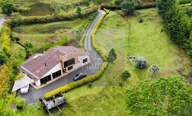 Casa Campestre en Parcelación cerrada El Retiro se acepta permuta en parte de pago