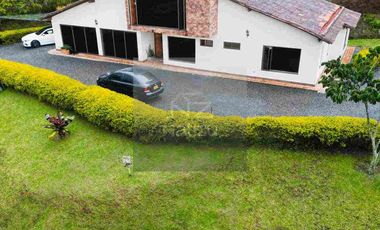 Casa Campestre en Parcelación cerrada El Retiro se acepta permuta en parte de pago