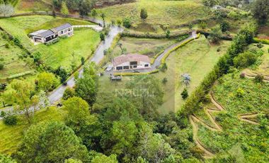 Casa Campestre en Parcelación cerrada El Retiro se acepta permuta en parte de pago