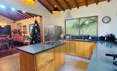 Casa Campestre en Parcelación cerrada El Retiro se acepta permuta en parte de pago