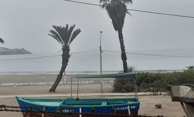 Venta De Casa Como Terreno Frente Al Mar – Ancón