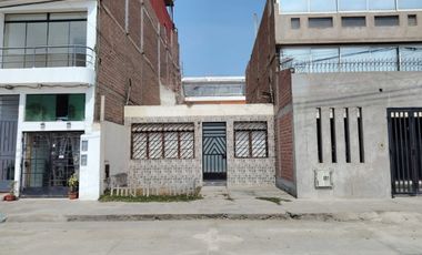 Venta De Casa Como Terreno Frente Al Mar – Ancón