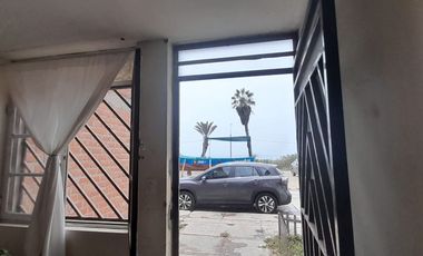 Venta De Casa Como Terreno Frente Al Mar – Ancón