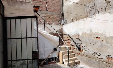 Venta De Casa Como Terreno Frente Al Mar – Ancón