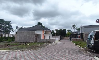 300 m Jalan Kaliurang; Perumahan Jogja One Gate Sistem Dekat Kampus UII