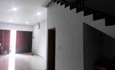 Rumah Brand New 3Lantai di BCS Cocok untuk gudang usaha online jalan 2 mobil lebih