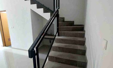 Rumah Brand New 3Lantai di BCS Cocok untuk gudang usaha online jalan 2 mobil lebih