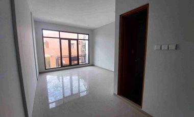 Rumah Brand New 3Lantai di BCS Cocok untuk gudang usaha online jalan 2 mobil lebih