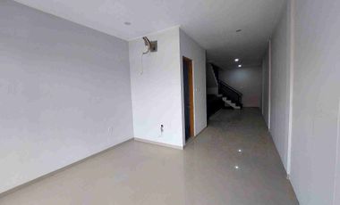 Rumah Brand New 3Lantai di BCS Cocok untuk gudang usaha online jalan 2 mobil lebih