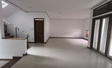 Rumah mewah 2 lantai siap huni di batunggal indah bandung
