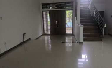 Rumah mewah 2 lantai siap huni di batunggal indah bandung