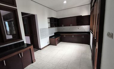 Rumah mewah 2 lantai siap huni di batunggal indah bandung